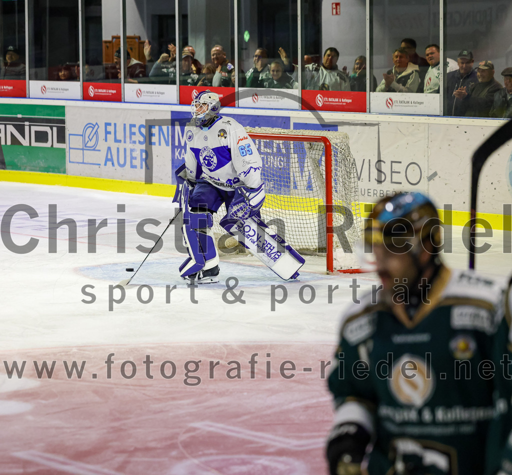 2025-09-26_041_TSV_Erding_gegen_SC_Riessersee | Erding, Deutschland, 26.09.2025:Eishockey, Oberliga Süd 2025 / 2026, 3. Spieltag, TSV Erding gegen SC Riessersee, Endergebnis: 3:5Torwart Patrik Mühlberger (SC Riessersee, #65)Foto: Christian Riedel / fotografie-riedel.net