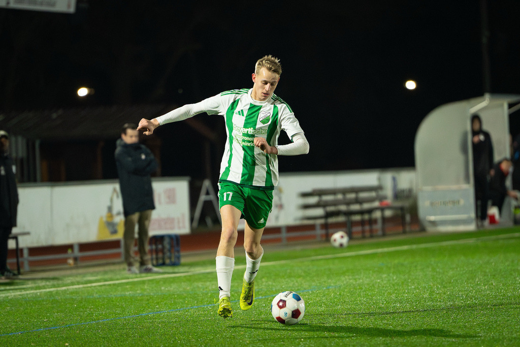 Fußball I Herren I Saison 2025-2026 I Freundschaftsspiel I TSV Grossenkneten - TuS Lutten I 1249 | Tim Sieveke (17, TuS Lutten) - Realisiert mit Pictrs.com