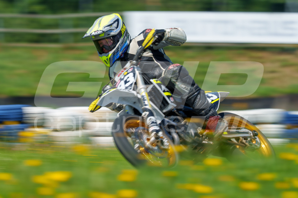 G-Cup + Supermoto Staatsmeisterschaft + Hungarian Supermoto Championship | GRIPcapture steht für authentische Sportfotografie in Österreich – für Momente, die mehr sind als Geschwindigkeit oder Ergebnis. Es geht um Emotion, Spannung, Fokus und den Augenblick, der oft nur einen Wimpernschlag dauert.Ob Motorsport, Teamsport oder 