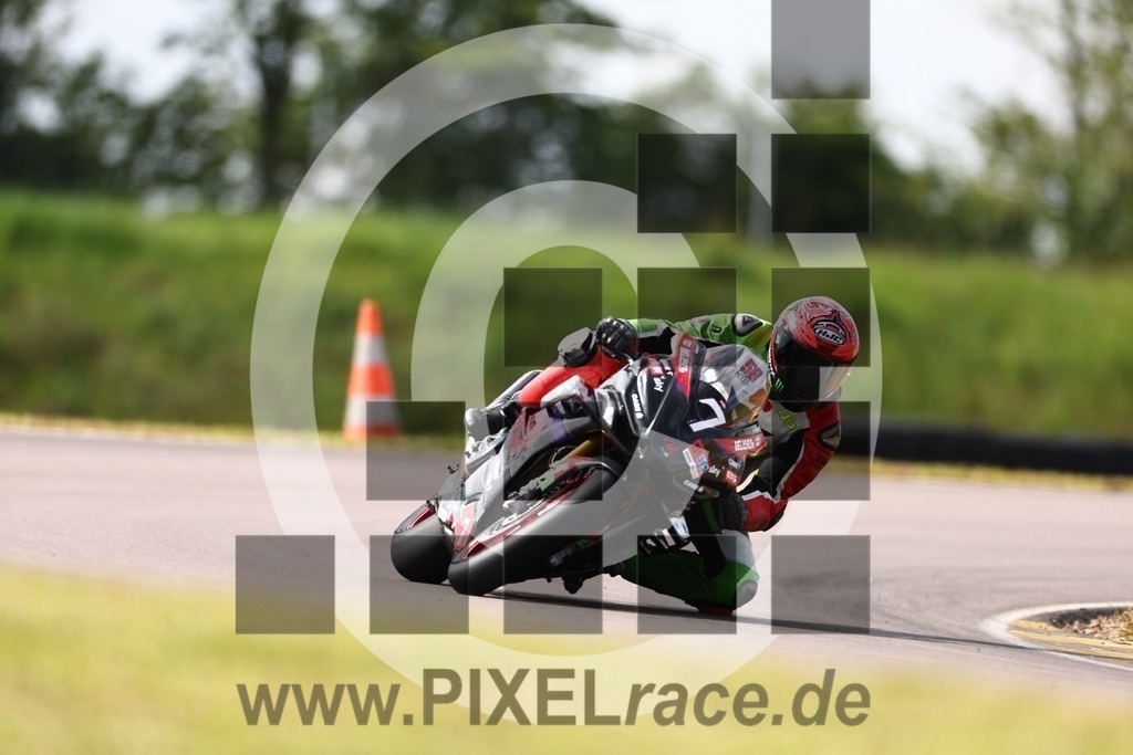 0007-20240530_00452 | Schöne Erinnerungen an spannende Momente - das festzuhalten ist unser Job. PIXELrace.de ist seit 2003 auf den Rennstrecken Europas unterwegs um die Action draußen beim Fahren und die wunderbare Stimmung imm Fahrerlager für euch einzufangen.