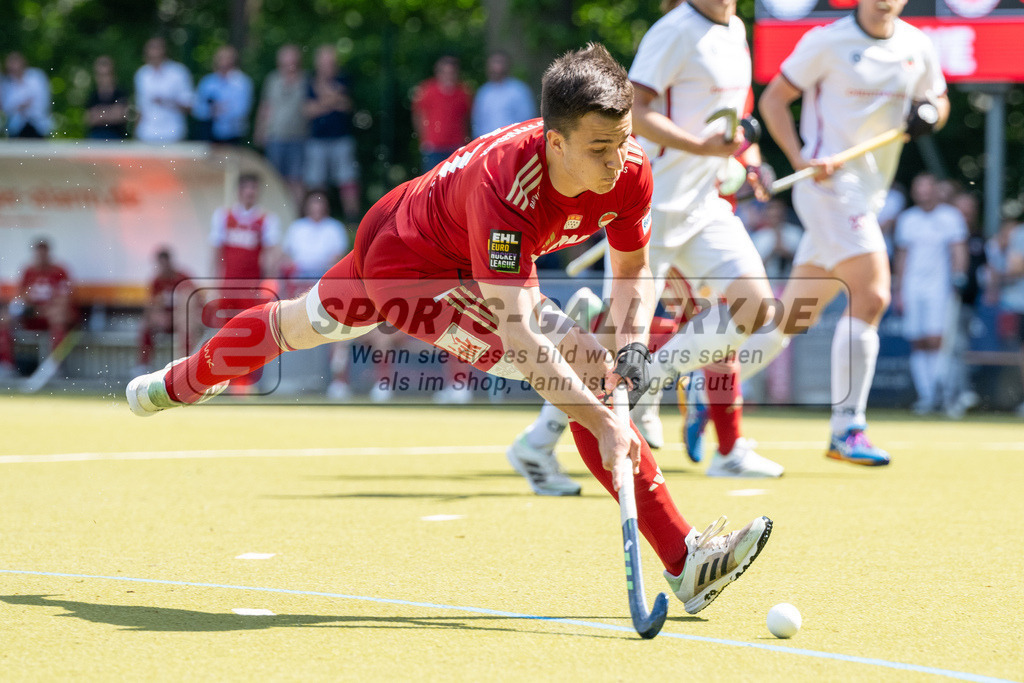 SFE_20240511_0080 | Krefeld, Deutschland, 11.05.2024: Philip Holzmüller (Rot-Weiss Köln) in Aktion waehrend des Spiels der Feldhockey 1. Bundesliga Herren zwischen Crefelder HTC - Rot Weiss Köln im Gerd-Wellen-Hockeyanlage am 11.05.2024 in Krefeld, Deutschland. (Foto von Stephan Fehrmann)

Krefeld, Germany, 11.05.2024: Philip Holzmüller (Rot-Weiss Köln) in action during the game of Feldhockey 1. Bundesliga Herren between Crefelder HTC - Rot Weiss Köln in Gerd-Wellen-Hockeyanlage at 11.05.2024 in Krefeld, Deutschland. (Foto from Stephan Fehrmann)
