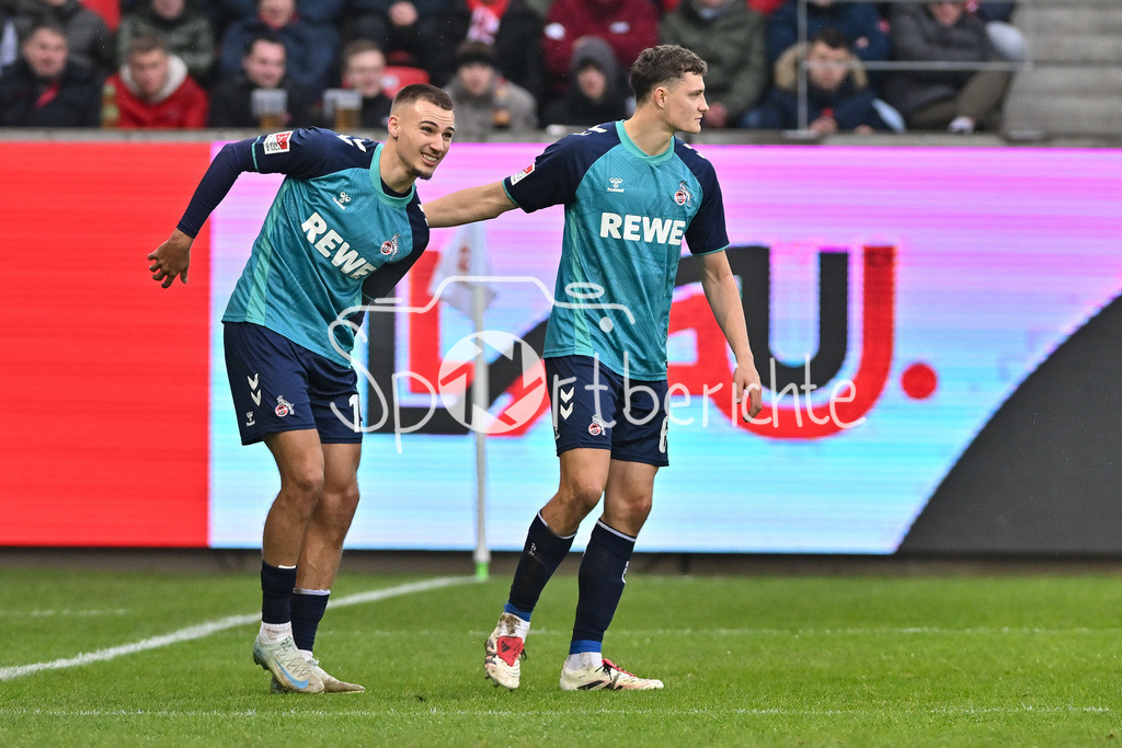 SSV Jahn Regensburg - 1. FC Köln | Torschuetez zum 0-1 Tim LEMPERLE (1. FC Koeln 19) muss nach seinem Treffer verletzt ausgewechselt werden / Jubel / Happy / Verletzung / Auswechslung / 2. Bundesliga: SSV Jahn Regensburg - 1. FC Koen, Jahnstadion am 08.12.2024