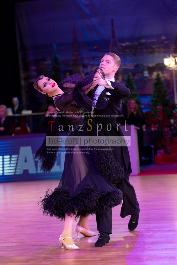 20241215_WDSF_Int_Open_Std-Riga-8675 | Tanzsportbilder, Standardtanz, Lateintanz, WDSF, DTV, LTVB, dancecomp, goc, hessen tanzt, blaues band der spree, walzer, tango, wiener walzer, slowfox, quickstepp, samba, rumba, cha-cha-cha, paso doble. jive, hd-kroft photography, turniertanzsport