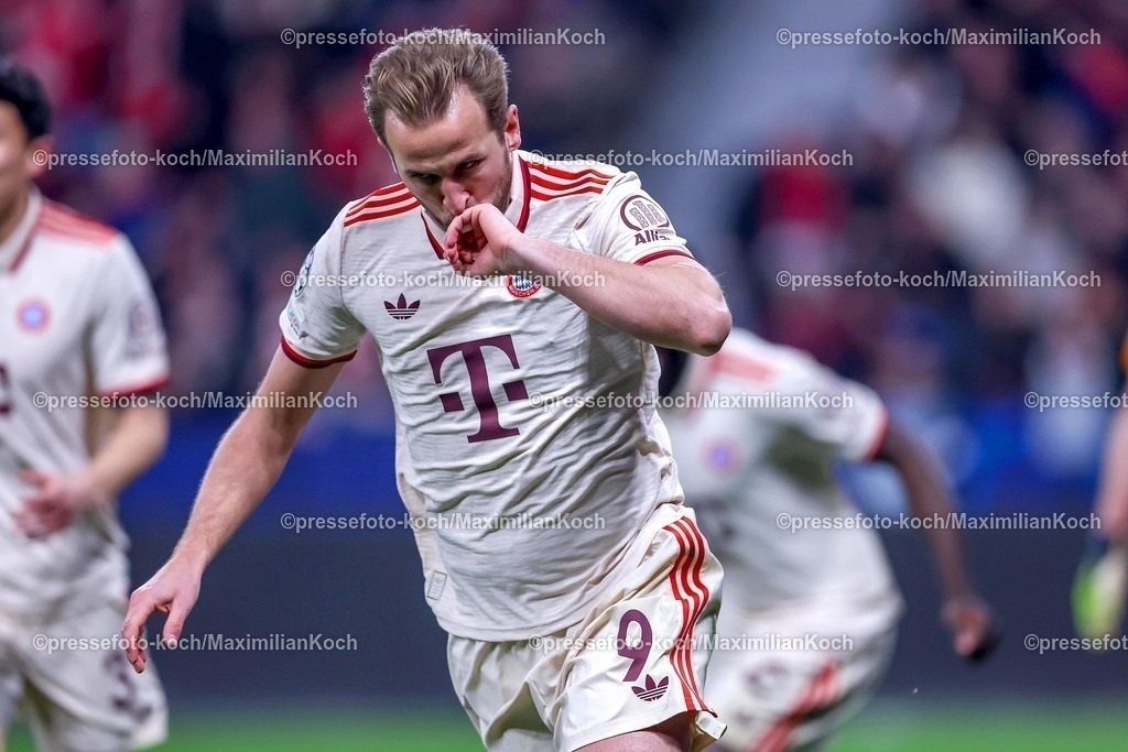 UCL11032501054 | 11.03.2025, Fußball, UEFA Champions League, Bayer 04 Leverkusen - FC Bayern München, Achtelfinale Rückspiel, BayArena, Saison 2024 2025: Torjubel nach dem 1:0 durch Torschütze Harry Kane (FC Bayern #9)DFB regulations prohibit any use of photographs as image sequences and or quasi-video.