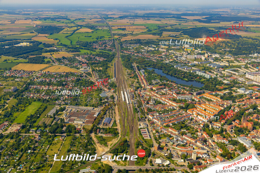 Klassische Luftaufnahme ohne Drohne zeigt:Bahngleise bei Stendal - Die Luftbildaufnahme wurde 2025 vom UL-Flugzeug heraus erstellt ( keine Drohnenaufnahme ) - Hochauflösende Luftaufnahme -Nicht vergleichbar mit Google Maps oder Satelittenbilder- Die Geschenkidee !Mit Lizenz und Bildrechte bestellbar