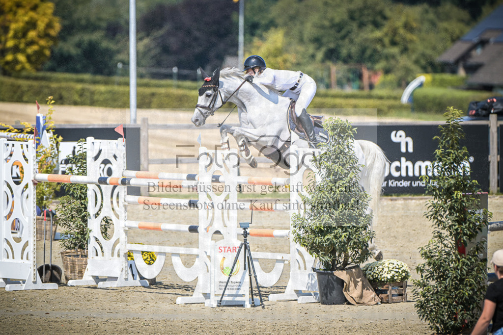 DOS_2317 | Entdecke hochwertige Reitturnierfotos von Foto Oger. Professionell, emotional und authentisch – jetzt Lieblingsmomente im Shop bestellen.Deutschlandweite Turnierfotografie. - Realisiert mit Pictrs.com