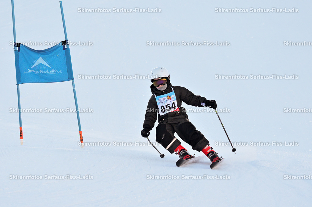 SRF_25.12.2025_0175 | Skirennfotos,Serfaus,Fiss,Ladis,Kinderskirennen,Winter,Tirol,Oberland,skirace,SFL,feelfree,weil wir's genießen,ski,Ski,skifahren,Sonnenplateau, - Realisiert mit Pictrs.com