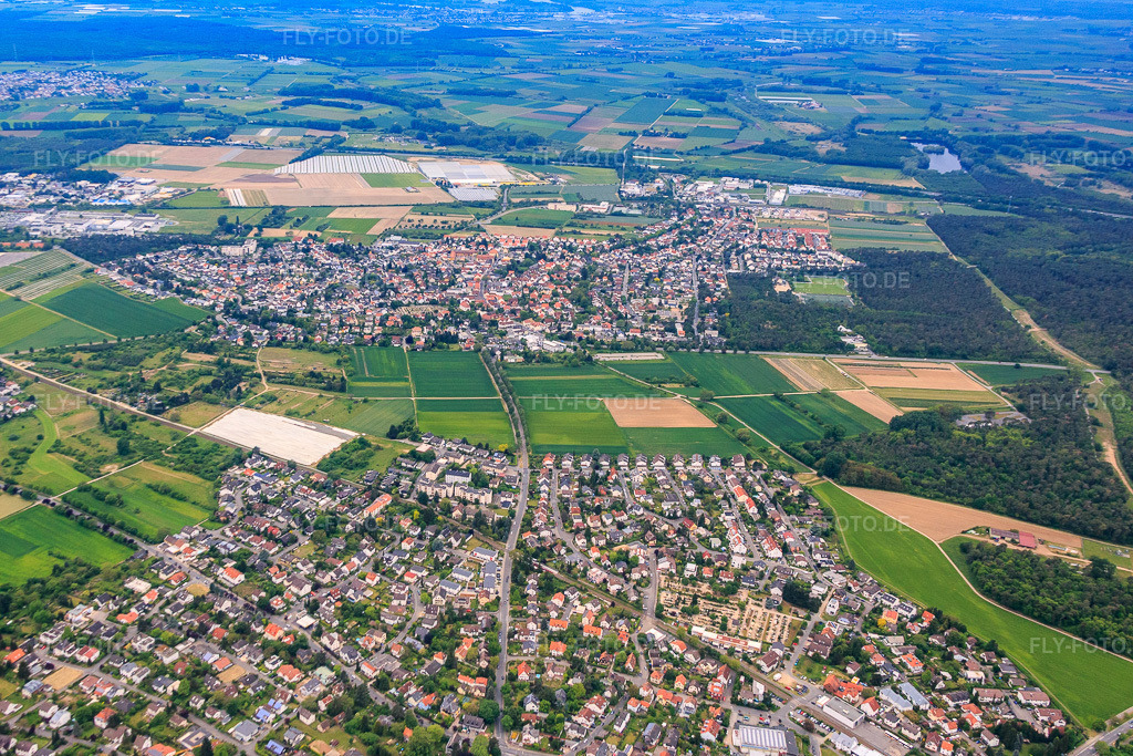 Luftbild: Ortsansicht von Osten im Ortsteil Jugenheim an der Bergstrasse in Seeheim-Jugenheim im Bundesland Hessen in Deutschland. Foto: IMG_088939.jpg vom 20.05.2016 durch Werner Riehm/FLY-FOTO.de