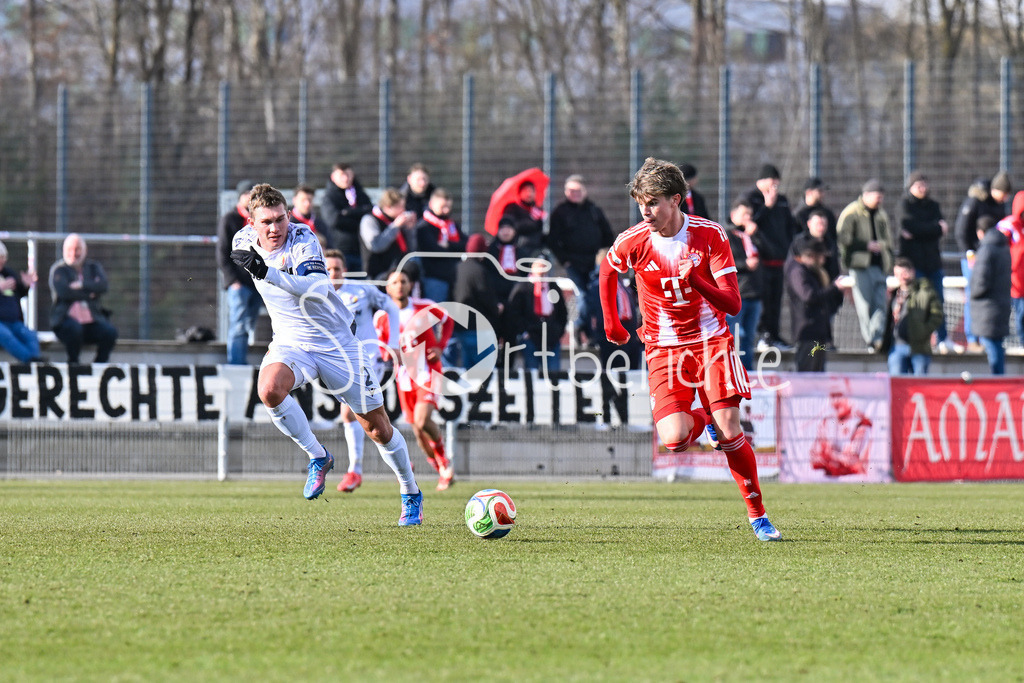 FC Bayern Amateure - FC Viktoria Pilsen U23 | MUNICH, GERMANY - 03. FEBRUARY: im Bild Guido DELLA ROVERE (FC Bayern München II 10) auf dem Weg zum 1-0 für die Bayern / Tor / Torschuetze / Freude / Happy während dem Testspiel zwischen den Amateuren des FC Bayern und dem FC Viktoria Pilsen B am FC Bayern Campus