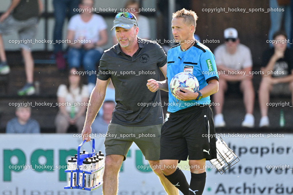 SC Magdalen vs. FC Faakersee | Asisstentcoach FC Faakersee Kurt Sandro Schmucker, Jürgen Fischer Referee, SC Magdalen vs. FC Faakersee, SC Magdalen vs. FC Faakersee am 14.04.2024 in Villach (Sportplatz St. Magdalen), Austria, (Photo by Bernd Stefan)