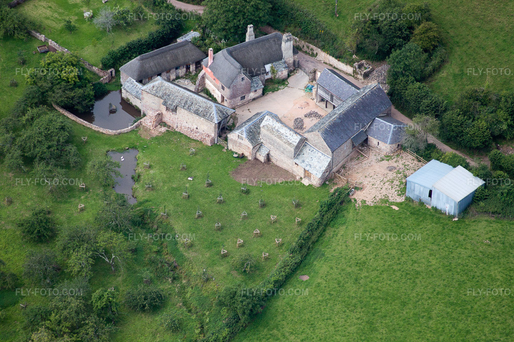Aerial view: View of the town in Kingskerswell in the state England, Great Britain. – Photo: IMG_19797.jpg taken on 07/25/2009 by Werner Riehm/FLY-FOTO.com – Resolution of the original: 4752 x 3168 px