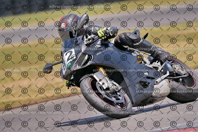 26bt05-1569 | markuskiefer.com - Realisiert mit Pictrs.com