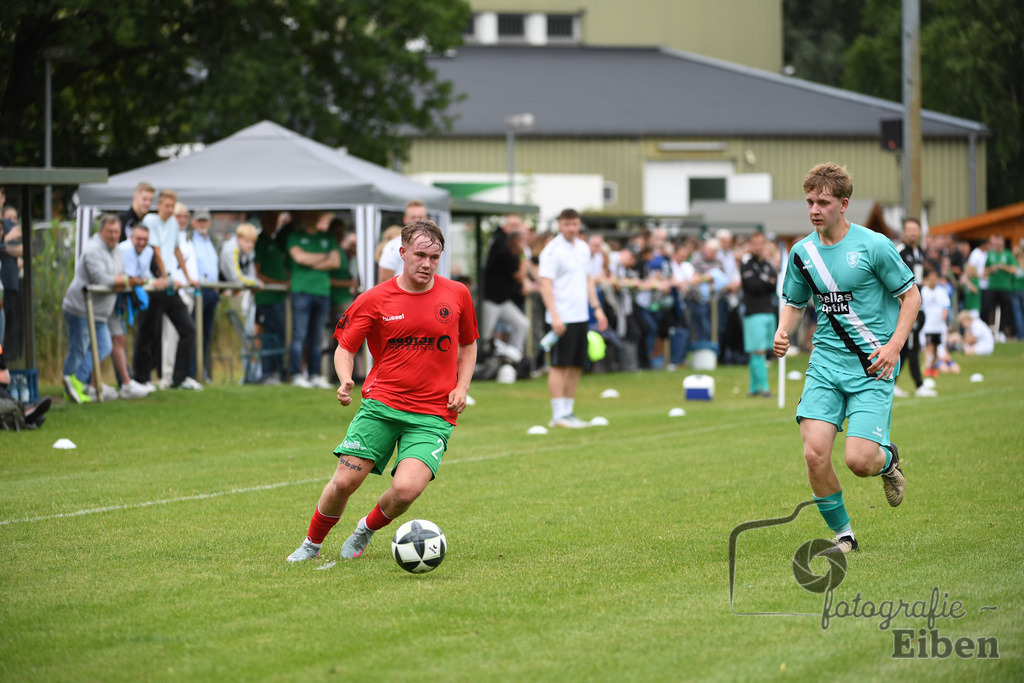Sport-Duwe Cup | Sport-Duwe Cup Oldenburg; TuS Eversten (mint)-VFL Oldenburg (rot) am 05.07.2025 in Oldenburg (Sportanlage TuS Eversten), Photo: Philip Eiben 2025 - Realisiert mit Pictrs.com