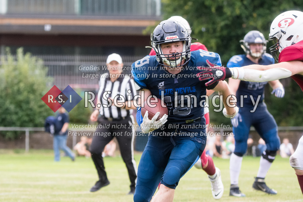 American Football, Saison 2022, Regionalliga Nord, Hamburg Blue Devils - Hamburg Pioneers, Dr.-Hermann-Schnell-Sportplatz (Hamburg), 13.08.2022, 8. Gameweek | David Former (#19, Blue Devils, RB)
