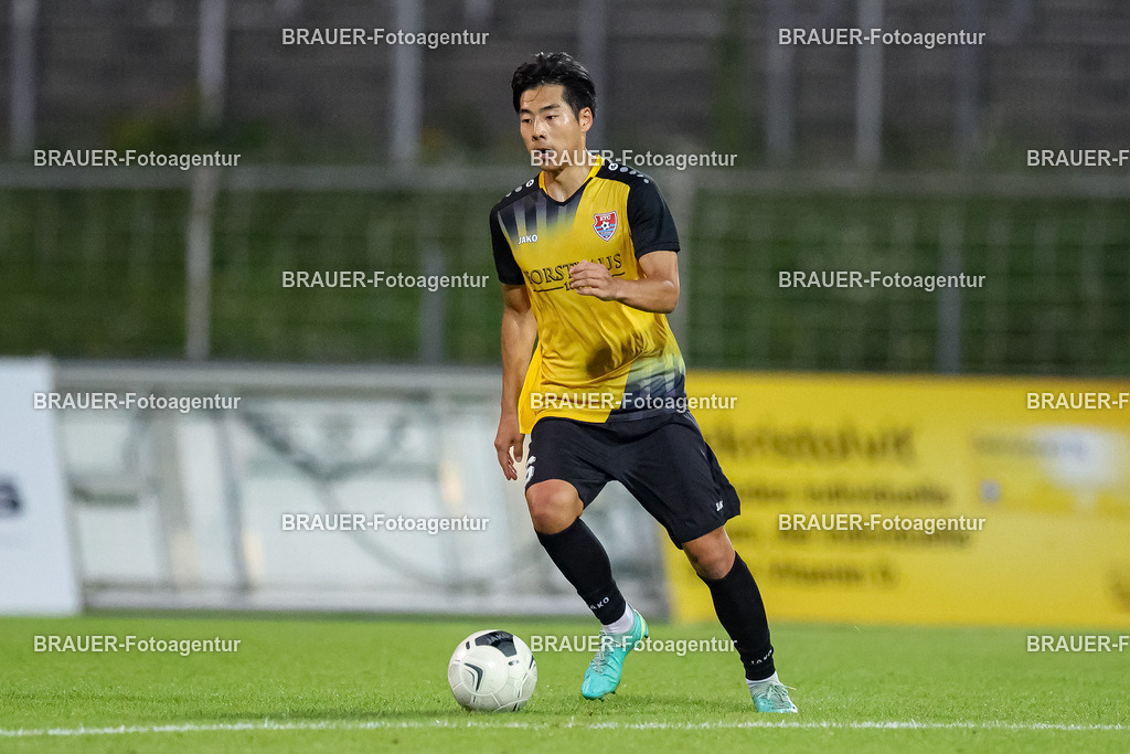 SB_KFCBAU_20250815_5594.JPG -  - KFC Uerdingen - SF Baumberg - Oberliga Niederrhein | Krefeld, Deutschland, 15.08.25: Seongsun You (KFC Uerdingen) in Aktion, am Ball, Einzelaktion während des Oberliga Niederrhein Spiels zwischen KFC Uerdingen - SF Baumberg in der Grotenburg Stadion am 15. August 2025 in Krefeld, Deutschland. (Foto von Stefan Brauer/Brauer-Fotoagentur)