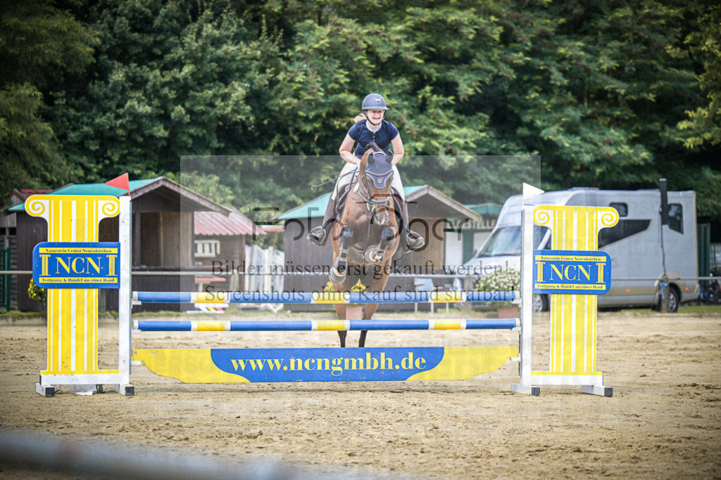 DOS_6846 | Entdecke hochwertige Reitturnierfotos von Foto Oger. Professionell, emotional und authentisch – jetzt Lieblingsmomente im Shop bestellen.Deutschlandweite Turnierfotografie. - Realisiert mit Pictrs.com