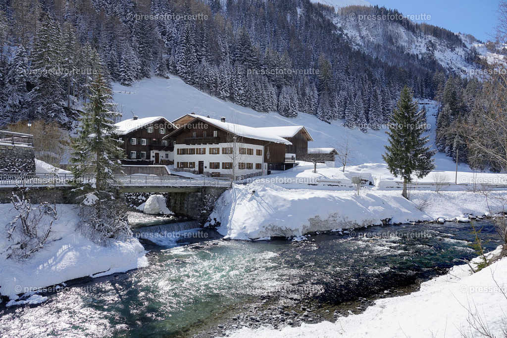 welltvi-Steeg-Lech-Winter-DSC07412 | Info aus dem Bezirk Reutte/Ausserfern Tirol sowie eine umfangreiche Bilddatenbank über die gesamte Region: Lechtal, Talkessel Reutte, Tannheimertal, Zwischentoren. Lech, Plansee, Zugspitze, Grenztunnel, B179, Fernpassstraße, Verkehr, Lawinen, Tradition, - Realisiert mit Pictrs.com