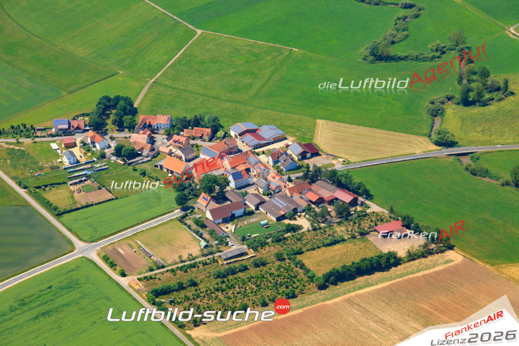 Die Luftaufnahme Wind - Pommersfelden wurde vom UL-Flugzeug (keine Drohne) aus fotografiert.Hohe Druck- Auflösung-die Geschenkidee!
