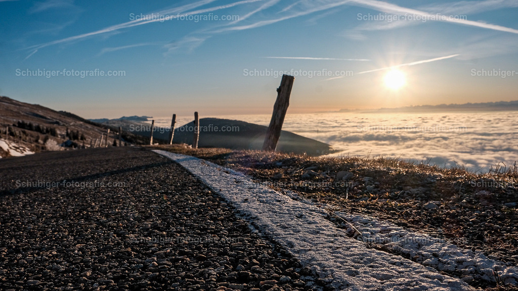 Chasseral | Der Chasseral ist mit 1606 m ü. M. die höchste Erhebung im Berner Jura. Der langgestreckte Berg liegt im Nordwesten des Kantons Bern zwischen dem Gebiet des Bielersees im Südosten und dem Sankt Immer-Tal im Nordwesten. Wikipedia - Realisiert mit Pictrs.com