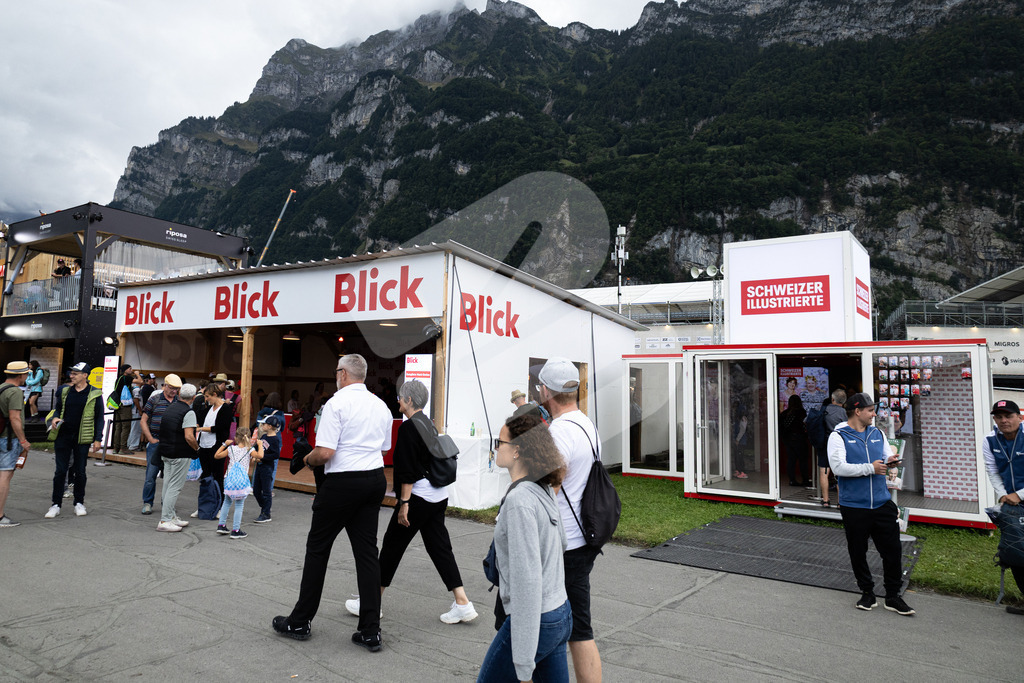 ESAF2025_Freitag_4168 | Die Schwinger des Schwyzer Kantonalen Schwingerverbandes: Fotos, die Dynamik und Leidenschaft festhalten, sowie emotionale Momente aus dem traditionellen Schwingsport zeigen. - Realisiert mit Pictrs.com