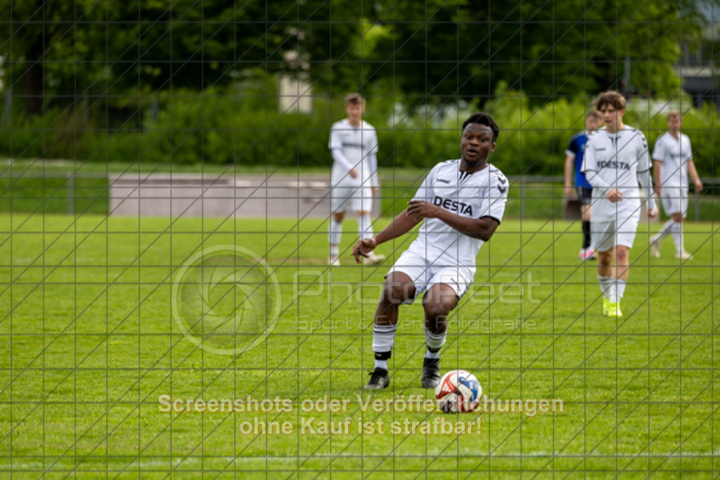 20250426_163502_0337 | #, SGM 1.FC Donzdorf/Reichenbach (weiß) vs. SGM FV 08 Unterkochen (blau), Fussball, A-Junioren Regionenstaffel Mitte 3 - WfV, Saison 2024/2025, Rasenplatz, Lautertal Stadion, Süßener Straße 16, 73072 Donzdorf, 26.04.2025 - 16:00 Uhr,Foto: PhotoPeet-Sportfotografie/Peter Harich