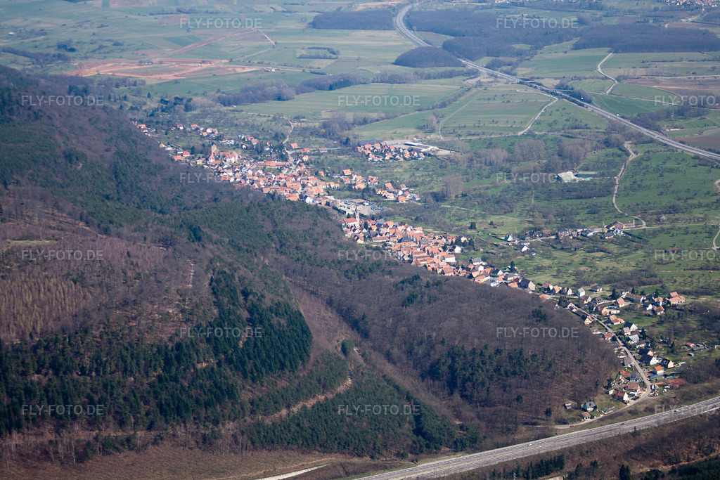 Luftbild: Ortsansicht in Saint-Jean-Saverne im Bundesland Bas-Rhin in Frankreich. Foto: IMG_38532.jpg vom 20.03.2011 durch Werner Riehm/FLY-FOTO.de
