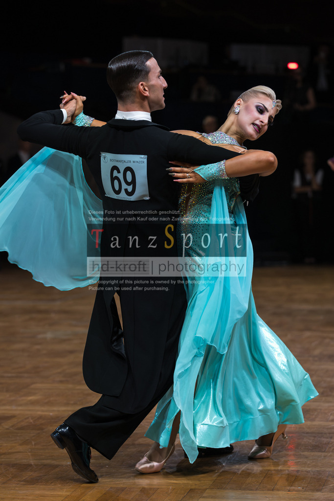 20250820_WDSF Standard Rising Stars R3-3211 | Tanzsportbilder, Standardtanz, Lateintanz, WDSF, DTV, LTVB, dancecomp, goc, hessen tanzt, blaues band der spree, walzer, tango, wiener walzer, slowfox, quickstepp, samba, rumba, cha-cha-cha, paso doble. jive, hd-kroft photography, turniertanzsport