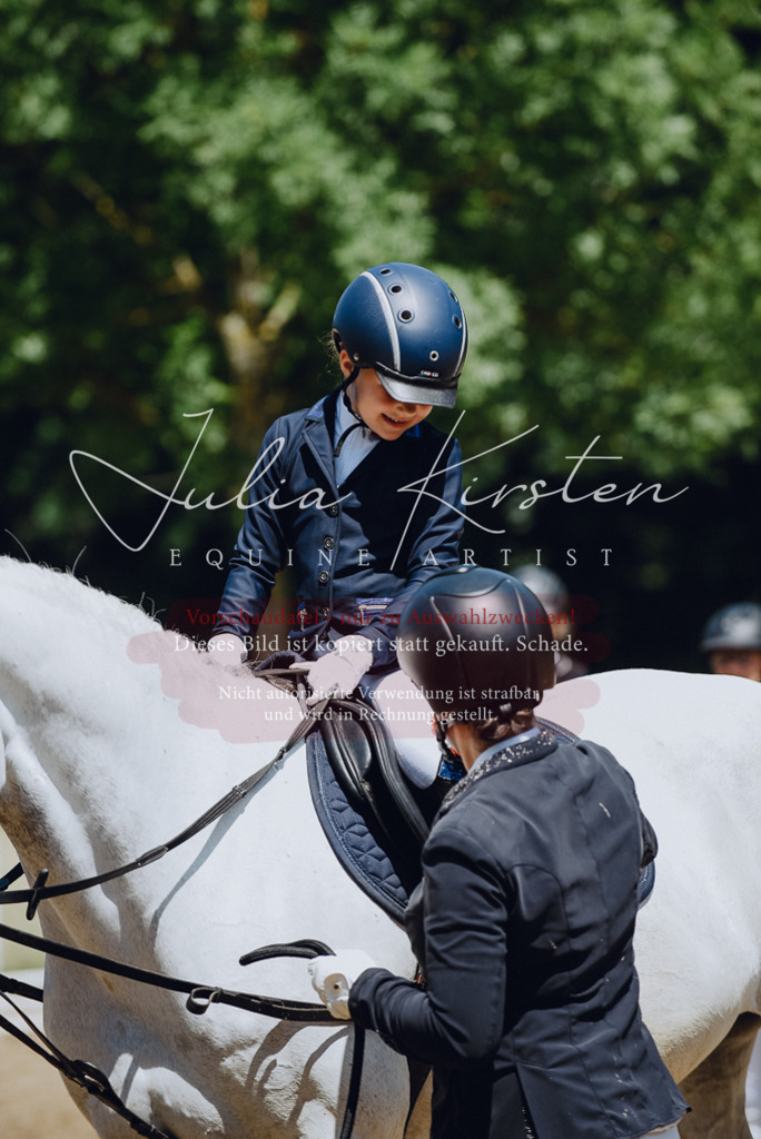 DSC_2322 | Pferde- und Turnierfotografie in Westsachsen. Pferdeportraits, Auftragszeichnungen und intuitive Kunst.