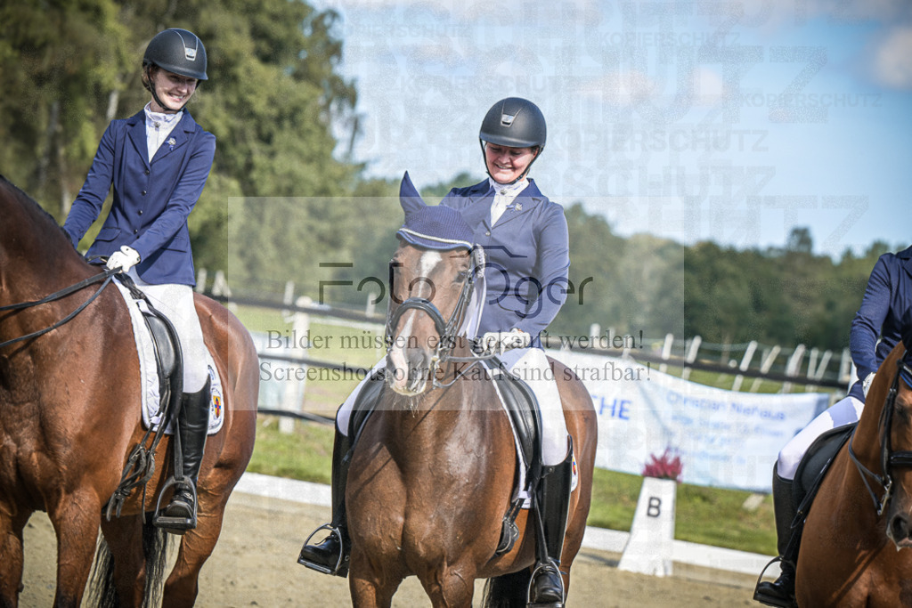 DOS_0053 | Entdecke hochwertige Reitturnierfotos von Foto Oger. Professionell, emotional und authentisch – jetzt Lieblingsmomente im Shop bestellen.Deutschlandweite Turnierfotografie. - Realisiert mit Pictrs.com