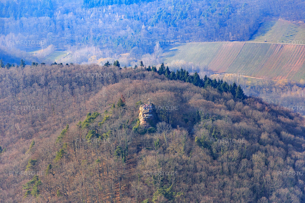 Luftbild: Burgruine Neukastel in Leinsweiler im Bundesland Rheinland-Pfalz in Deutschland. Foto: IMG_086455.jpg vom 18.03.2016 durch Werner Riehm/FLY-FOTO.deBurg Neukastel - Infos, Bilder und mehr - Burgenarchiv.de