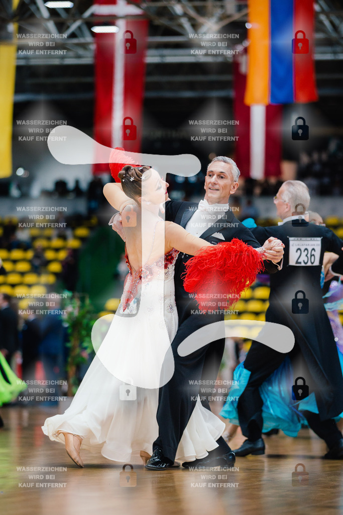 Hessen Tanzt WDSF Open Senior III Standard 75th (276) Thomas Leyer _ Petra Leyer (TSG Leverkusen e.V.)-2025-05-17-8140 | Webshop for digital downloads and prints of dance sport, event & show photographer Julian Link - Realisiert mit Pictrs.com