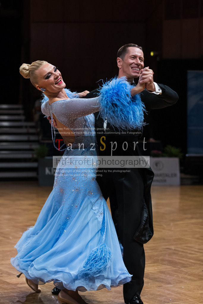 20250821_WDSF-SenI-Std-R1_4384 | Tanzsportbilder, Standardtanz, Lateintanz, WDSF, DTV, LTVB, dancecomp, goc, hessen tanzt, blaues band der spree, walzer, tango, wiener walzer, slowfox, quickstepp, samba, rumba, cha-cha-cha, paso doble. jive, hd-kroft photography, turniertanzsport