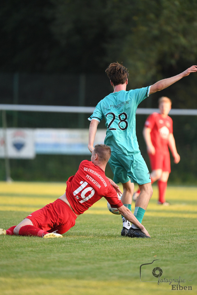 TuS Eversten-SG FriPe | Herren Kreisliga; TuS Eversten (mint)-SG FriPe (rot) am 15.08.2025 in Oldenburg (Sportanlage TuS Eversten), Photo: Philip Eiben 2025 - Realisiert mit Pictrs.com