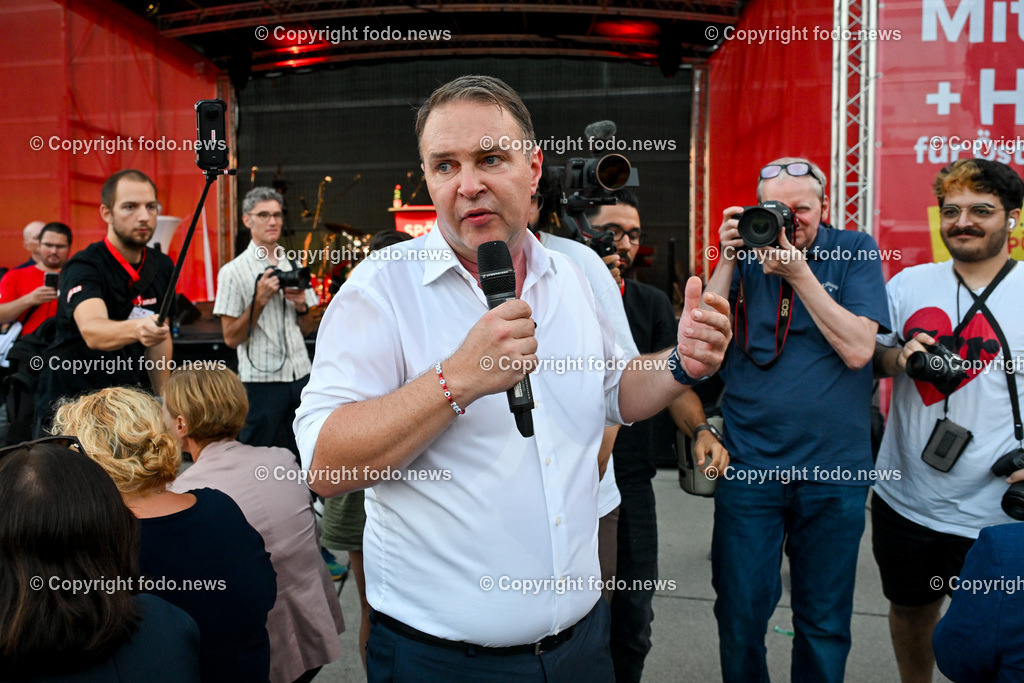 SPOe-Wahlkampfauftakt zur Nationalratswahl 2024_ 29.08.2024-102 | 29.08.2024, Linz, AUT, SPOE Wahlkampfauftakt zur Nationalratswahl 2024 in Linz im Bild Andi Babler (SP, Bundesparteivorsitzender, Spitzenkandidat SPOe)