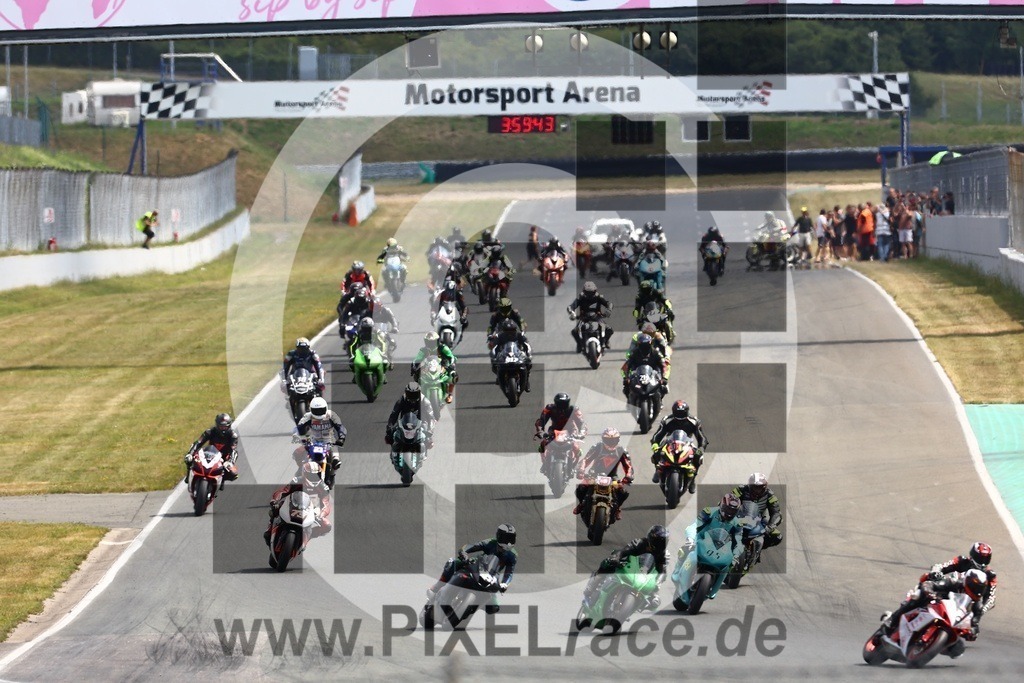start-20240720_02593 | Schöne Erinnerungen an spannende Momente - das festzuhalten ist unser Job. PIXELrace.de ist seit 2003 auf den Rennstrecken Europas unterwegs um die Action draußen beim Fahren und die wunderbare Stimmung imm Fahrerlager für euch einzufangen.