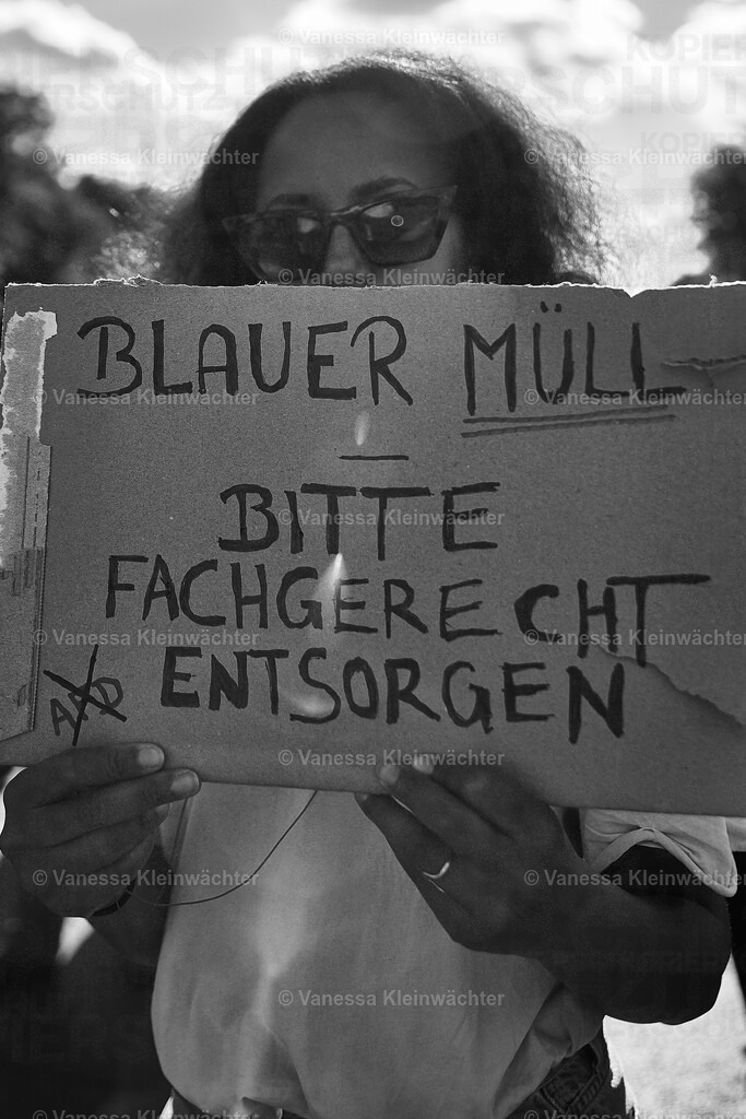 250511_AFDVerbot_BTor_14 | Vanessa Kleinwächter - Realisiert mit Pictrs.com