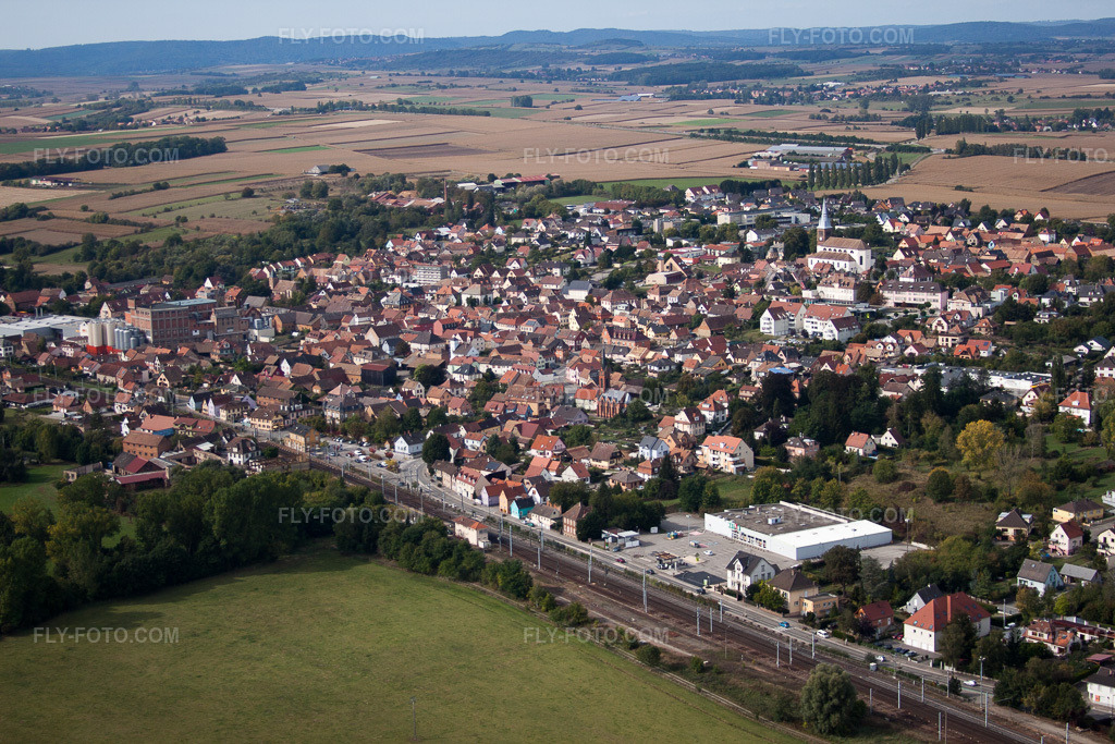 Aerial view: View of the town in Hochfelden in the state Bas-Rhin, France.Photo: IMG_53573.jpg taken on 09/30/2012 by Werner Riehm/FLY-FOTO.comResolution of the original: 4752 x 3168 px
