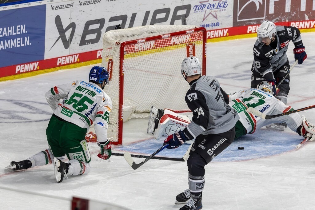 DEL, Deutsche Eishockey Liga Saison 2025/26, 26. Spieltag: Adler Mannheim gegen Augsburger Panther | DEL, Deutsche Eishockey Liga Saison 2025/26, 26. Spieltag: Adler Mannheim gegen Augsburger Panther - Realisiert mit Pictrs.com
