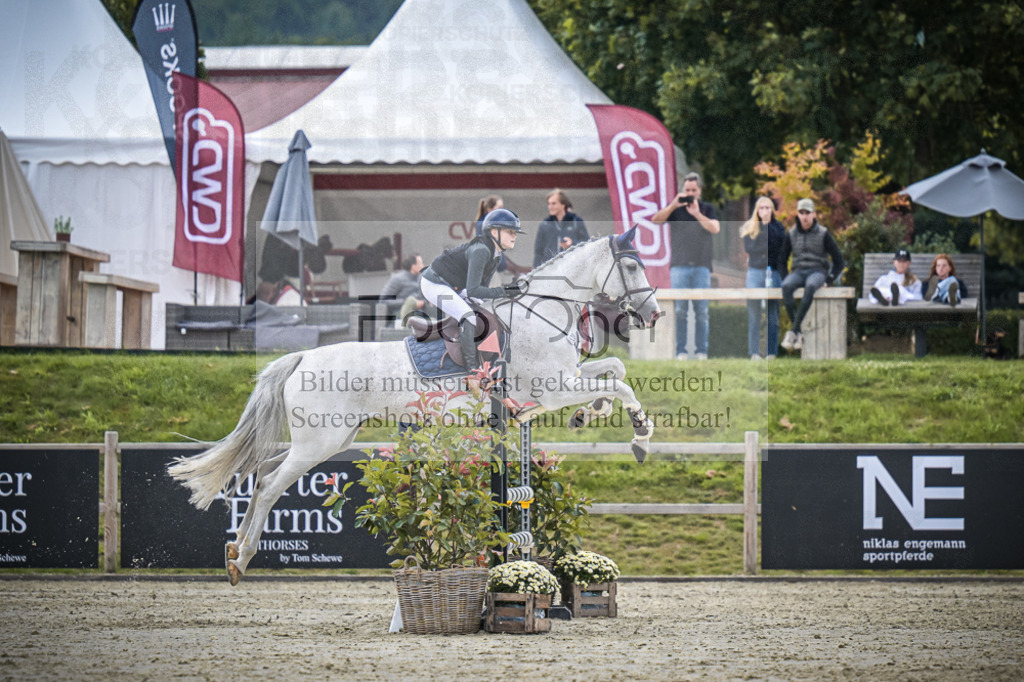 DOS_1032 | Entdecke hochwertige Reitturnierfotos von Foto Oger. Professionell, emotional und authentisch – jetzt Lieblingsmomente im Shop bestellen.Deutschlandweite Turnierfotografie. - Realisiert mit Pictrs.com