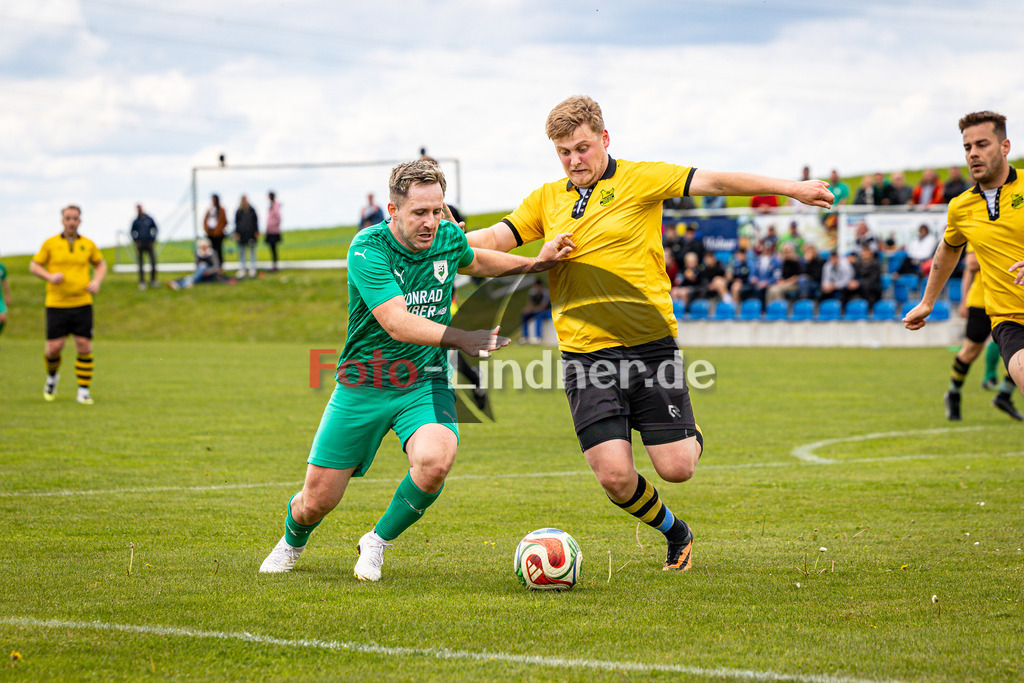 SV Haunshofen gegen TSV Perchting-Hadorf | Fußball Herren A-Klasse Gruppe 5 Zugspitze 2025/26 24. Spieltag, SV Haunshofen gegen TSV Perchting-Hadorf, 20260517,Zweikampf,2026-05-17 in 82407 Haunshofen (Rasenplatz 1, Hauptstraße 60), Josef POPP (SV Haunshofen 27), Paul BIEDERMANN (TSV Perchting-Hadorf 20)Copyright: WolfgangxLindner www.foto-lindner.de