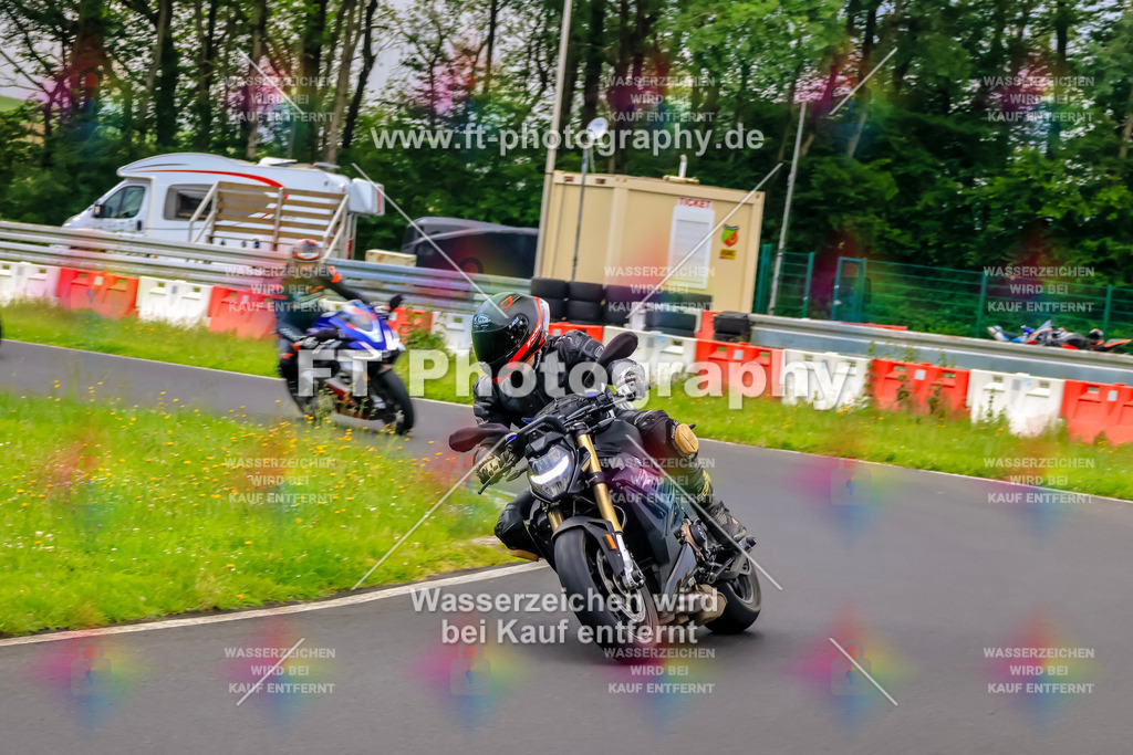 VBK-6337 | Hier findet Ihr Bilder von Touristenfahrten auf der Nürburgring Nordschleife oder von anderen Veranstaltungen die ich besucht habe. Viel Spass beim Durch Schauen 