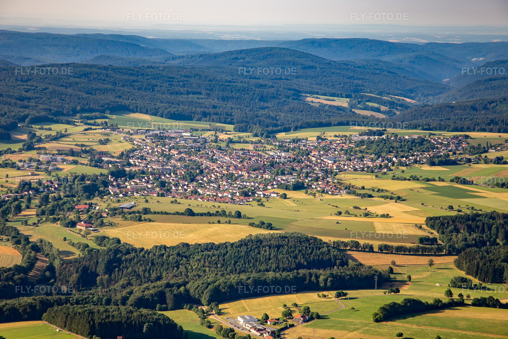 Luftbild: Ortsansicht aus Norden im Ortsteil Beerfelden in Oberzent im Bundesland Hessen in Deutschland. Foto: IMG_137036.jpg vom 24.06.2023 durch Werner Riehm/FLY-FOTO.de