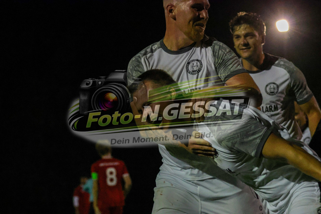 Bünder SV - FC RW Kirchlengern II | Auf dem Bild zu sehen: weiß Bünder SV unten: Robin Luca Wolf Bünder SV, FC RW Kirchlengern II, Saison 26/27, Kreisliga A, Bünde, Deutschland - Realisiert mit Pictrs.com