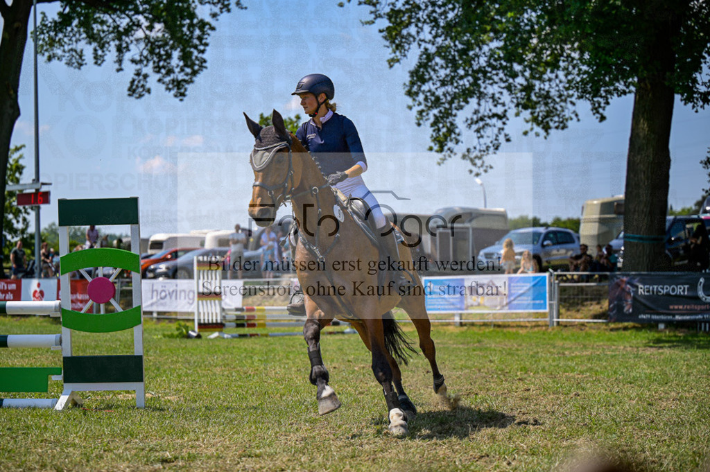 Reitturnier Voxtrup | Entdecke hochwertige Reitturnierfotos von Foto Oger. Professionell, emotional und authentisch – jetzt Lieblingsmomente im Shop bestellen.Deutschlandweite Turnierfotografie. - Realisiert mit Pictrs.com