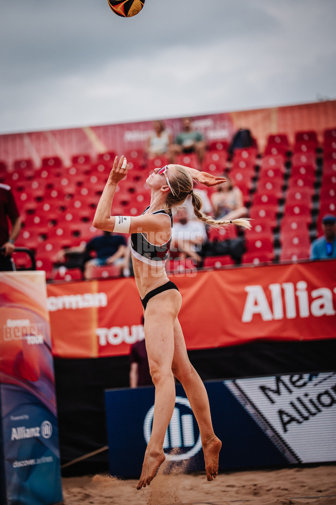 Beachvolleyball | Frauen | Allianz German Beach Tour 2025 | Tourstop München | 03.07.2025 | Giulia Deißenberger beim Angriff