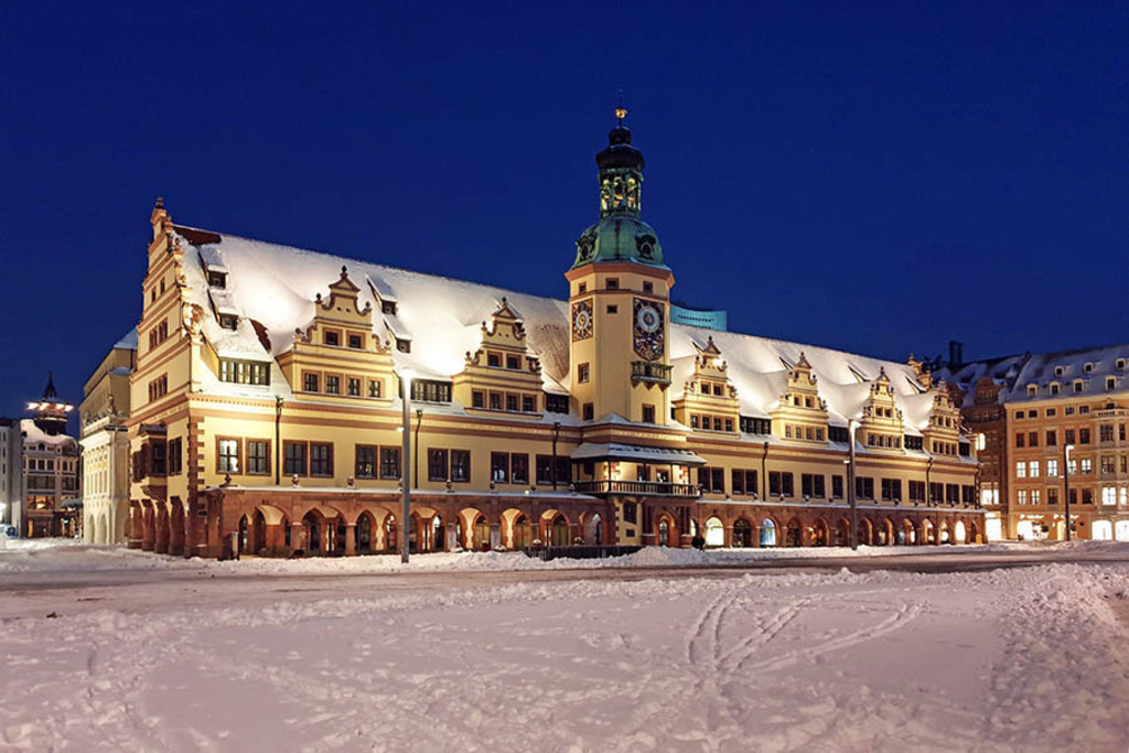 Bildlexikon Leipzig - Altes Rathaus - Winter | Das Team hinter BILDLEXIKON LEIPZIG bündelt historische wie aktuelle Informationen über die Stadt Leipzig in Text und Bild auf einer Plattform und stellt diese der interessierten Öffentlichkeit zur Verfügung.