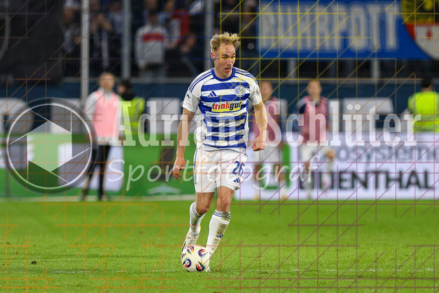 07.04.2026, GER, Fussball, Herren, 3. Liga, Saison 2025/2026, MSV Duisburg - VfL Osnabrück | Florian Krüger (MSV Duisburg) in Aktion am Ball, Einzelaktion 