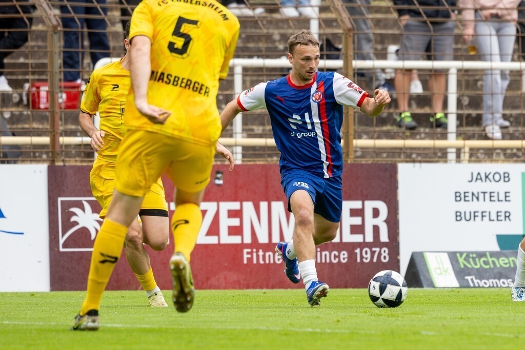 Fußball, Aufstiegsspiel zur Regionalliga Südwest, VfR Mannheim gegen FC Eddersheim | Fußball, Aufstiegsspiel zur Regionalliga Südwest, VfR Mannheim gegen FC Eddersheim***Am Ball: Alexandru Paraschiv (14, Mannheim) - Realisiert mit Pictrs.com