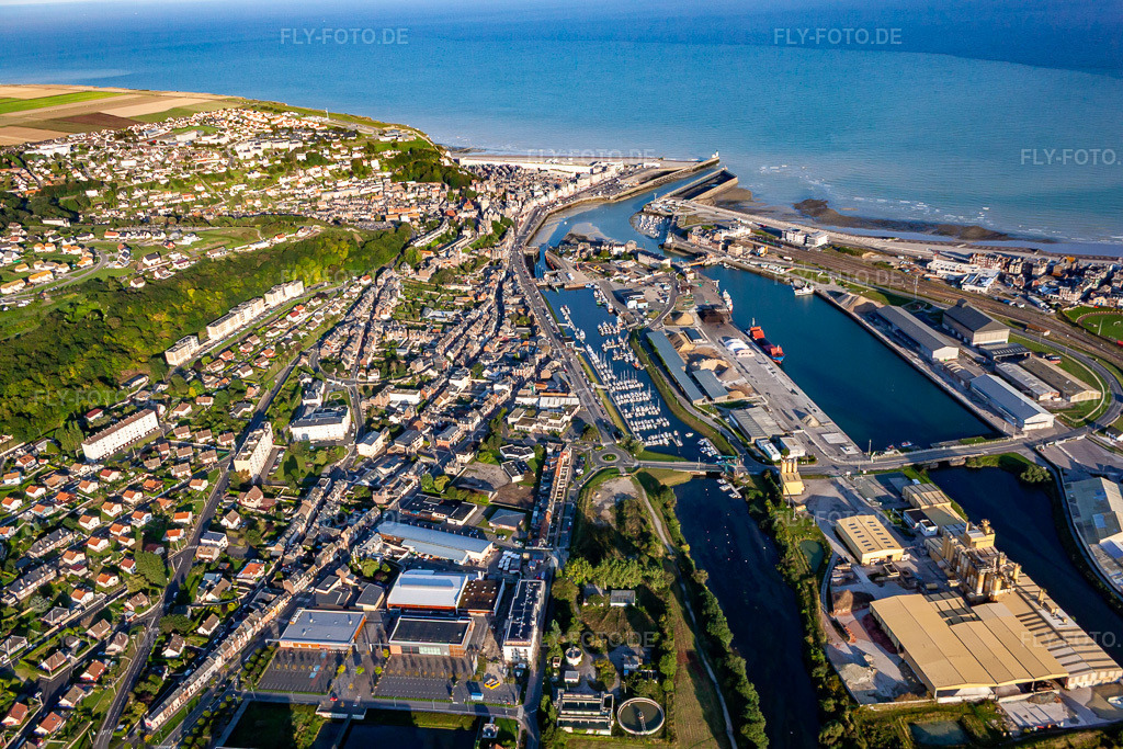 Luftbild: l'avant port im Ortsteil Treport Moderne in Le Tréport im Bundesland Seine-Maritime in Frankreich. Foto: IMG_70770.jpg vom 24.08.2014 durch Werner Riehm/FLY-FOTO.de