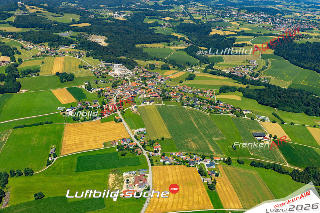 Aktuelles Luftbild von Oberpolling Fürstenstein - Die Luftaufnahme wurde 2022 mittels UL-Flugzeug erstellt ( keine Drohne ) - hochauflösende Kamera-Systeme von  Canon -Beste Qualität - Für grossformatige Ausdrucke geeignet. Die Geschenkidee !